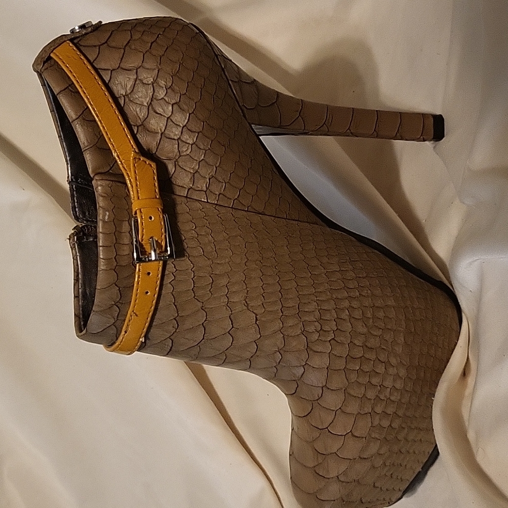 Guess snake high heal boot - Picture 3 of 4